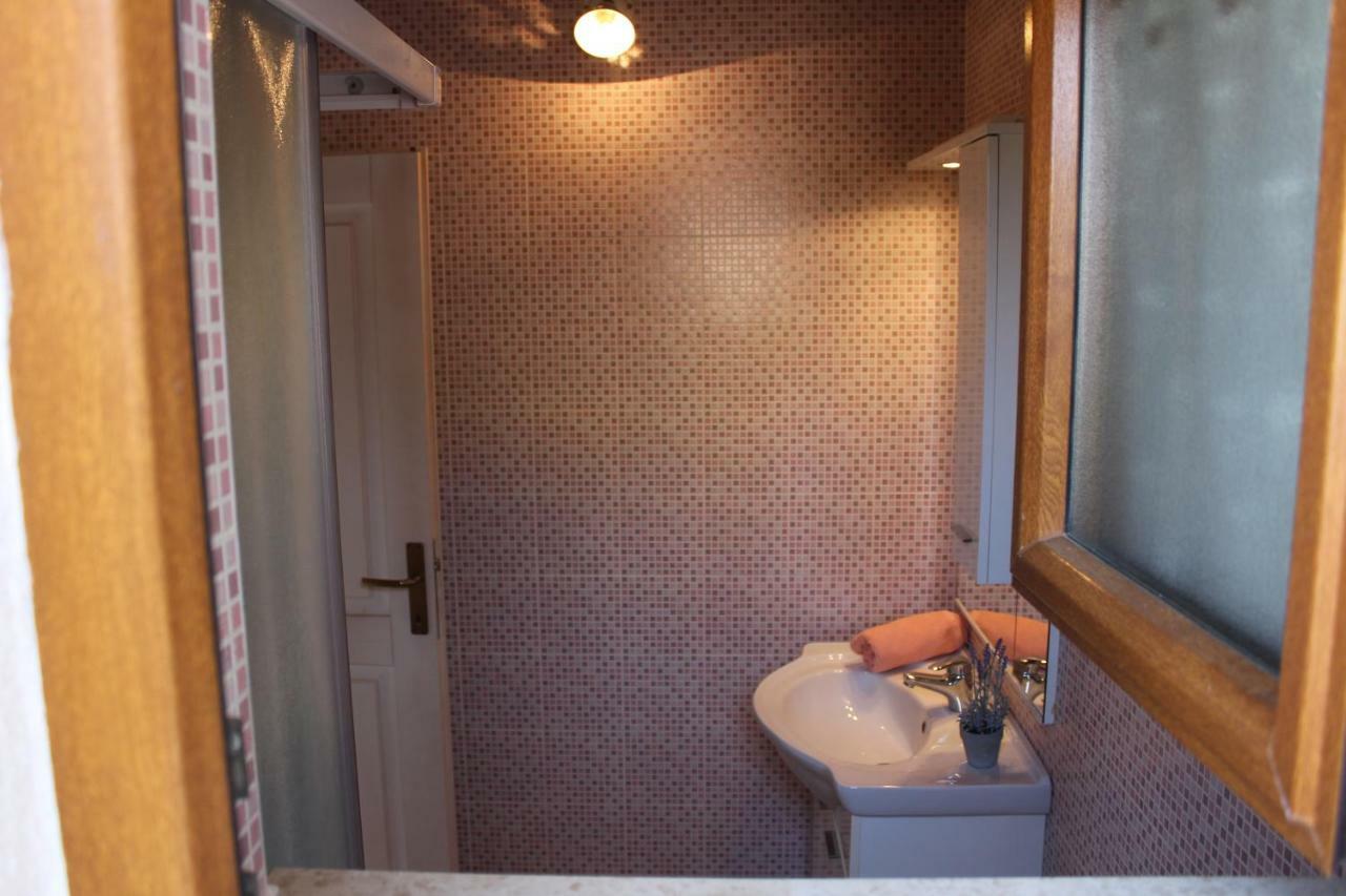 Apartman Sasa ロヴィニ エクステリア 写真