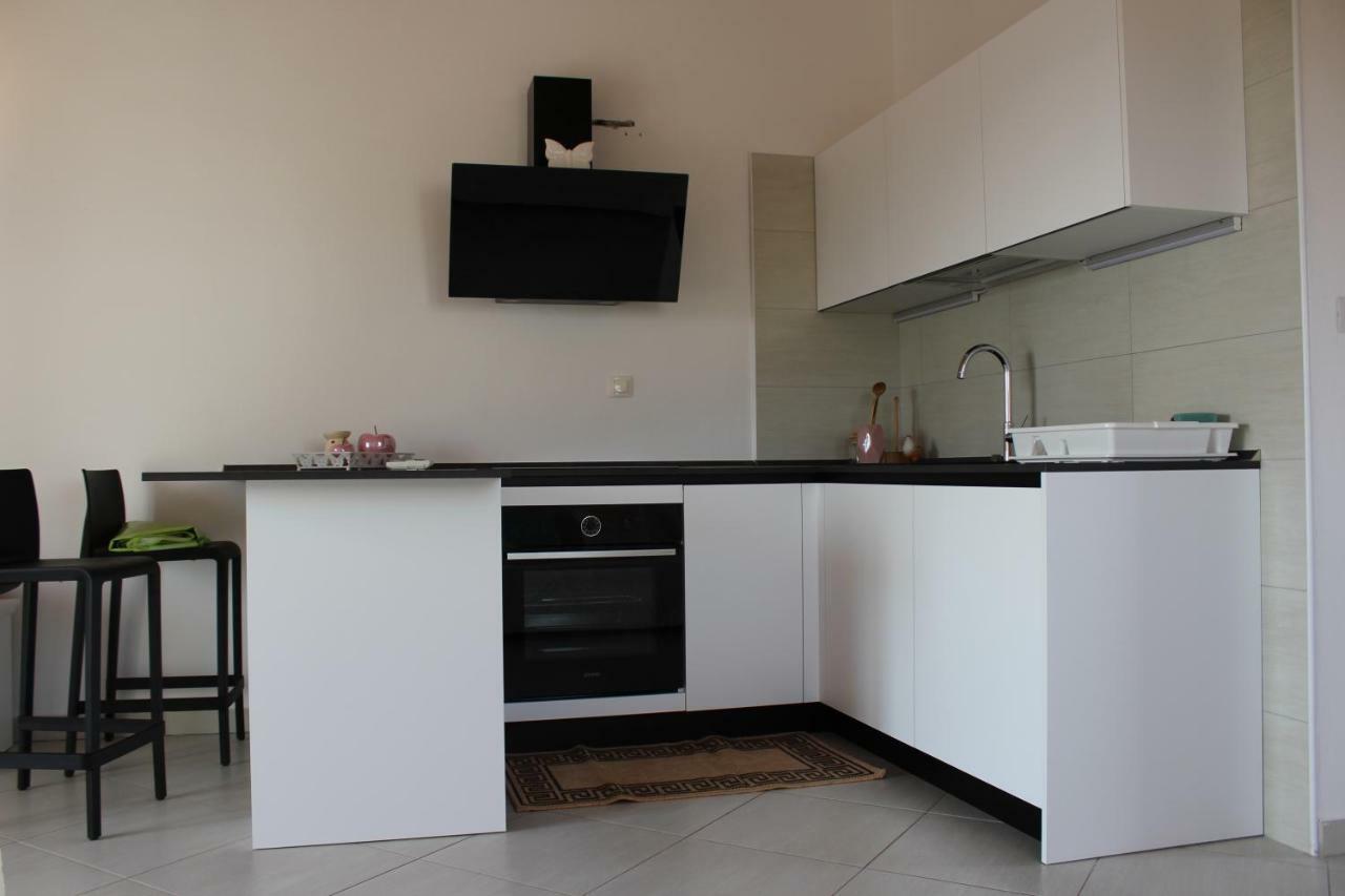 Apartman Sasa ロヴィニ エクステリア 写真