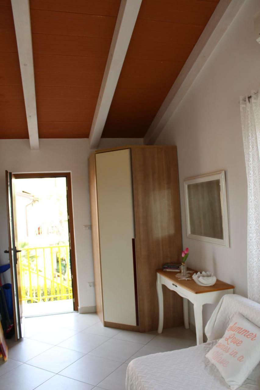 Apartman Sasa ロヴィニ エクステリア 写真